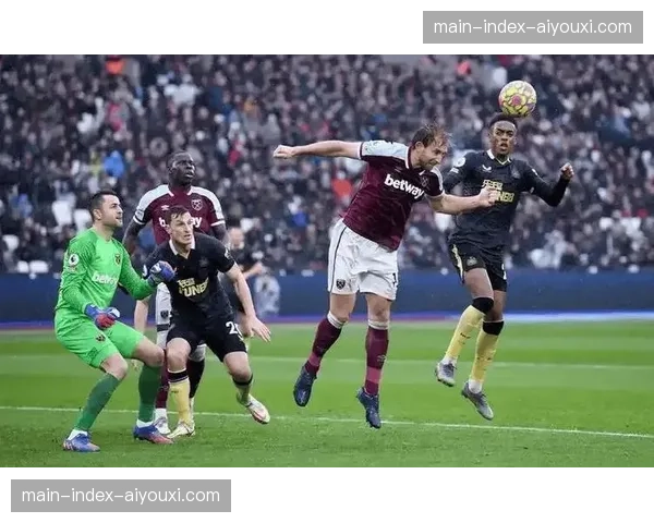 桑德兰客场仅2胜进攻乏力，莫布雷5-4-1阵型保守策略保级堪忧